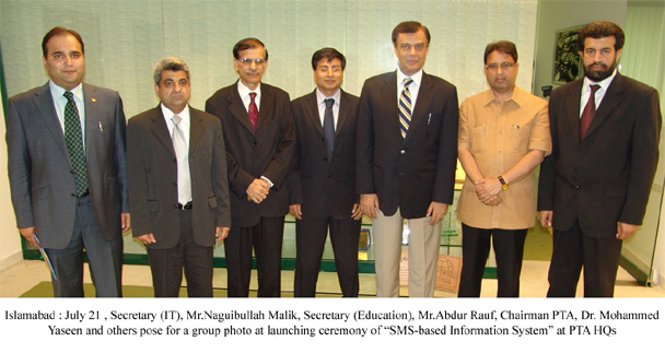 group photo of secretary IT and other member 